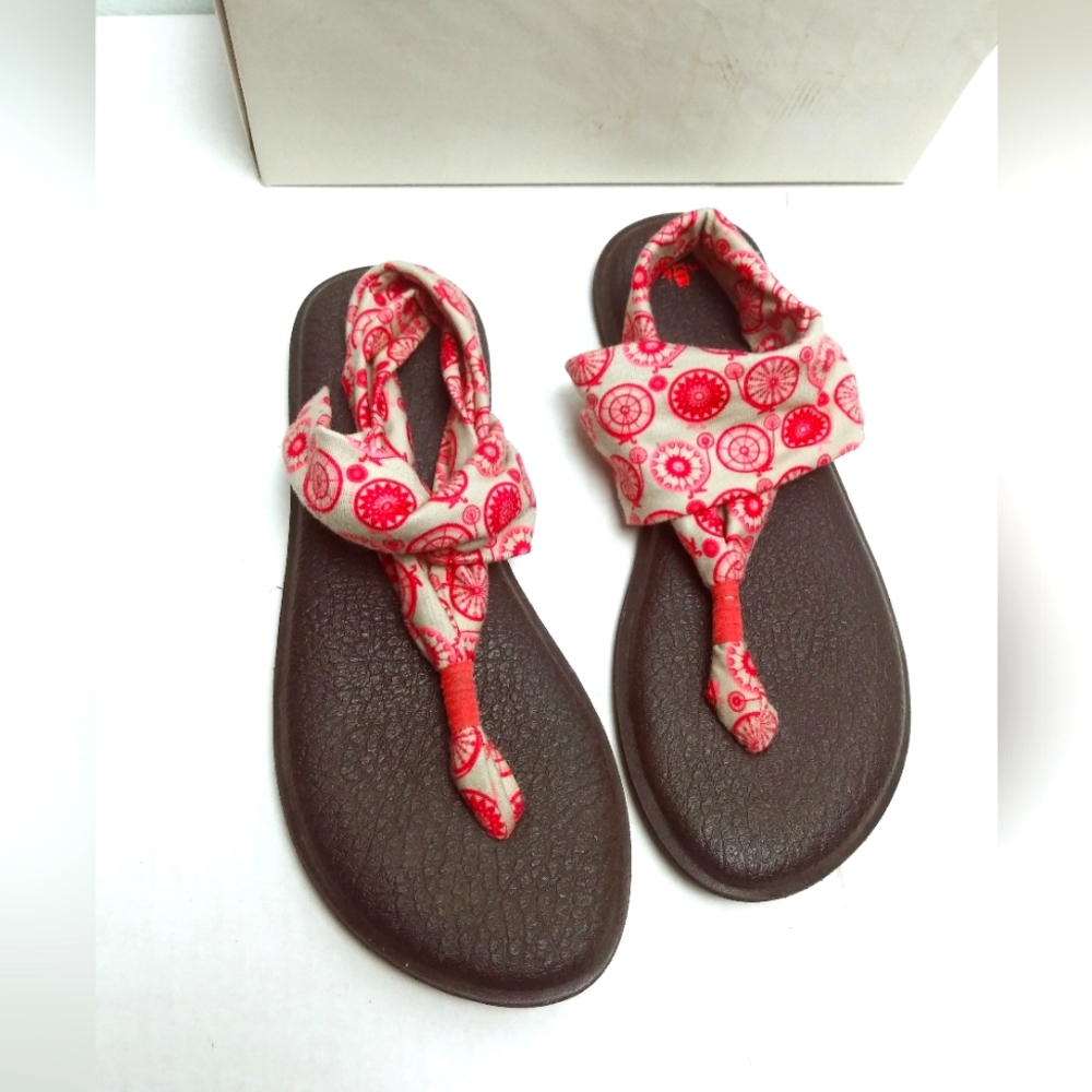 Sanuk 8 Yoga Mat Slingback Sandals Shoes Red Vibrant Patterned Strap